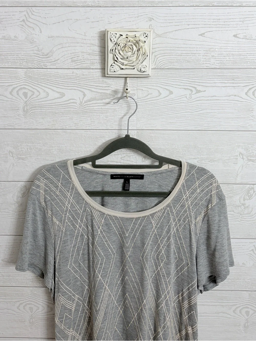 White House Black Market Gray Knit Gold Glitter Tee with Cream Accents. Size L - Picture 3 of 5